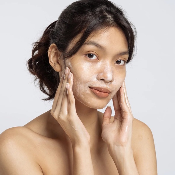 Mad Skincare Glycolic Age Diffusing Cleaner Anti-Aging - Picture 3 of 3